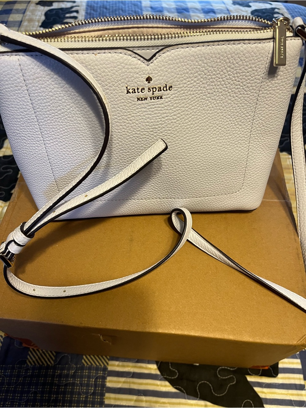 kate spade white pebbled leather crossbody with gold hardware 10x8